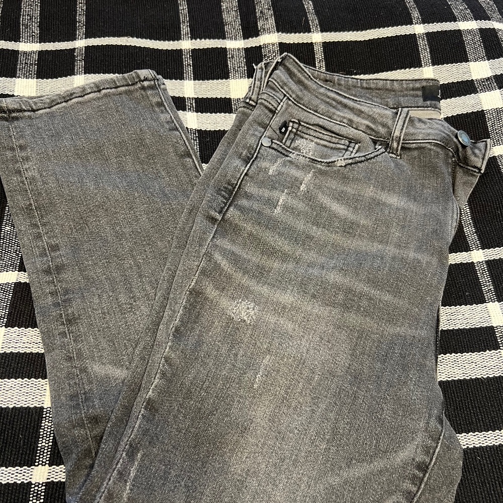 Judy Blue Smokey Black Skinny Fit Capri Size 9/29